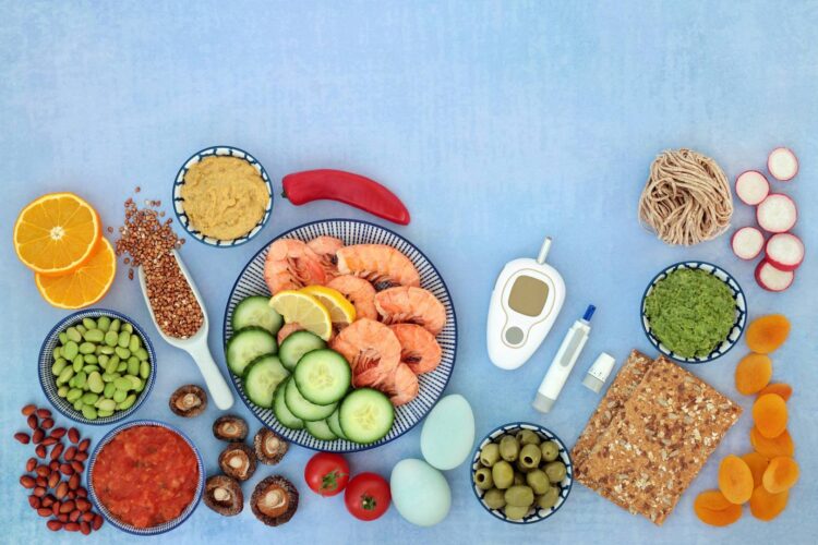 Zdrowe przekąski zamiast słonych przekąsek i słodzonych napojów na diecie low carbohydrate diet.